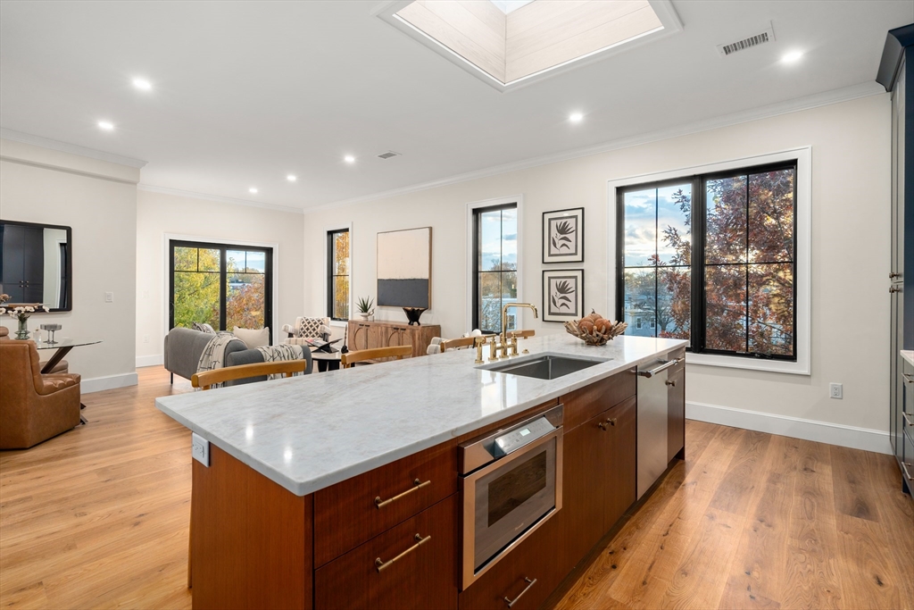 34 Vinton Street Unit: PH4