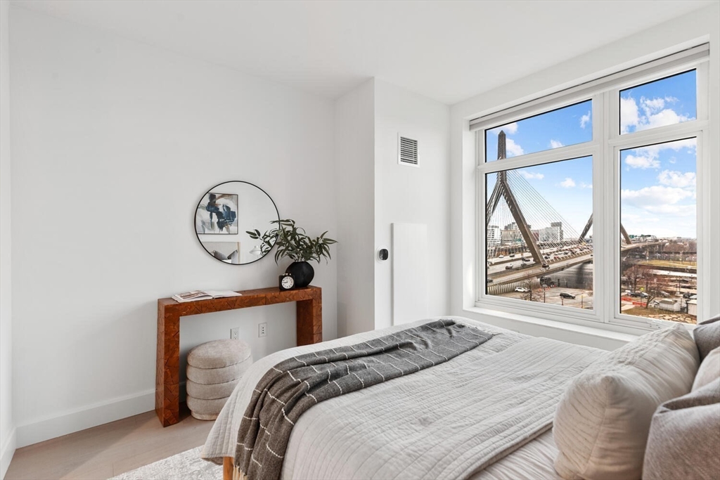 100 Lovejoy Wharf # 8H