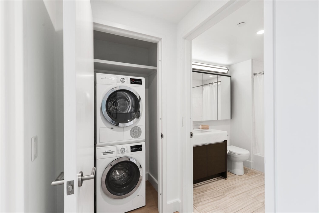 100 Lovejoy Wharf # 8H