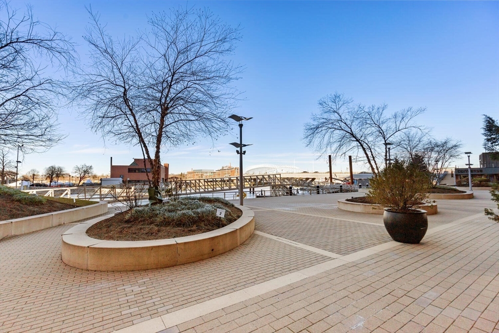 100 Lovejoy Wharf # 8H