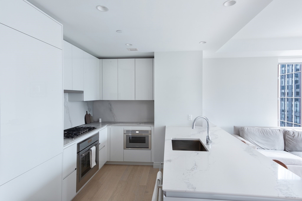 135 Seaport Blvd # 1607