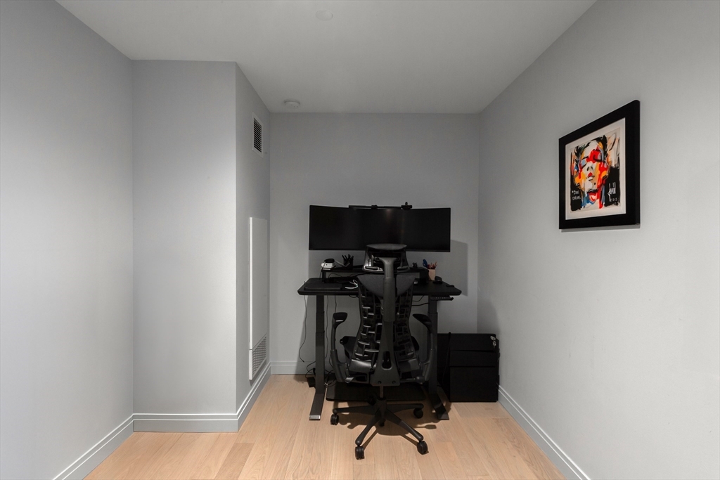 135 Seaport Blvd # 1607