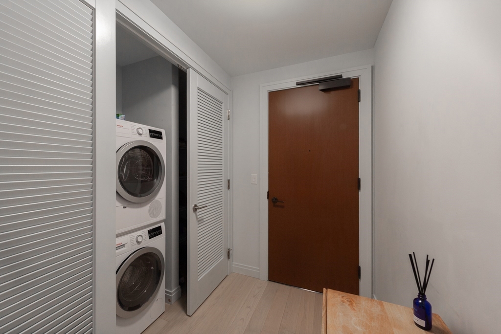 135 Seaport Blvd # 1607