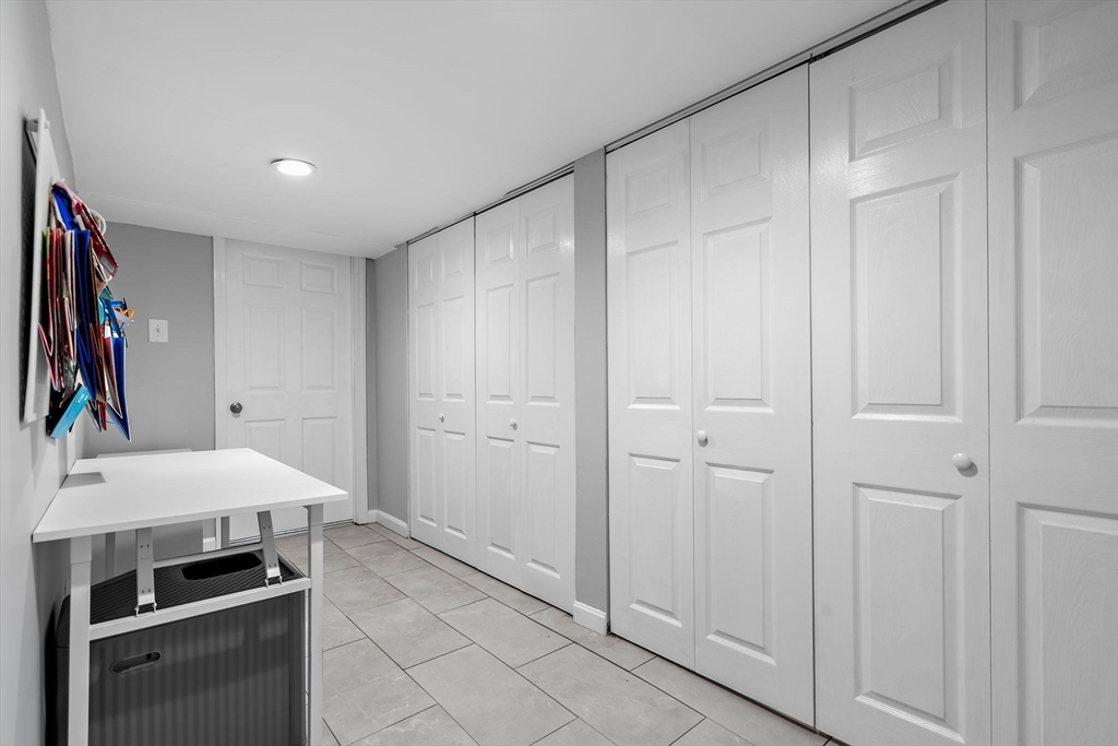 13 Mohegan Road