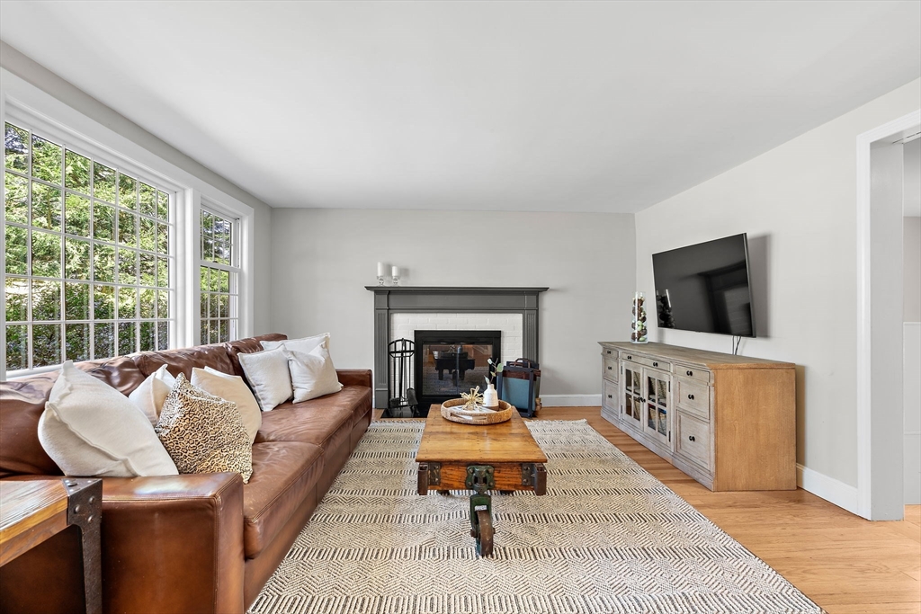 13 Mohegan Road