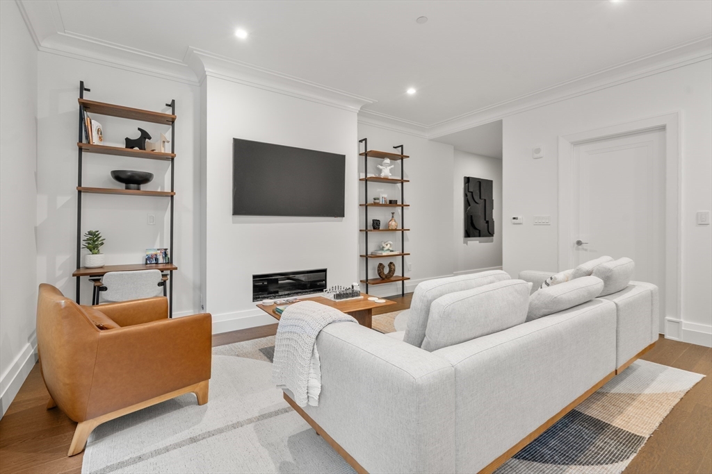 45 Temple St # 102