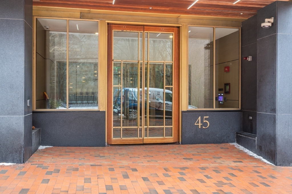 45 Temple St # 102