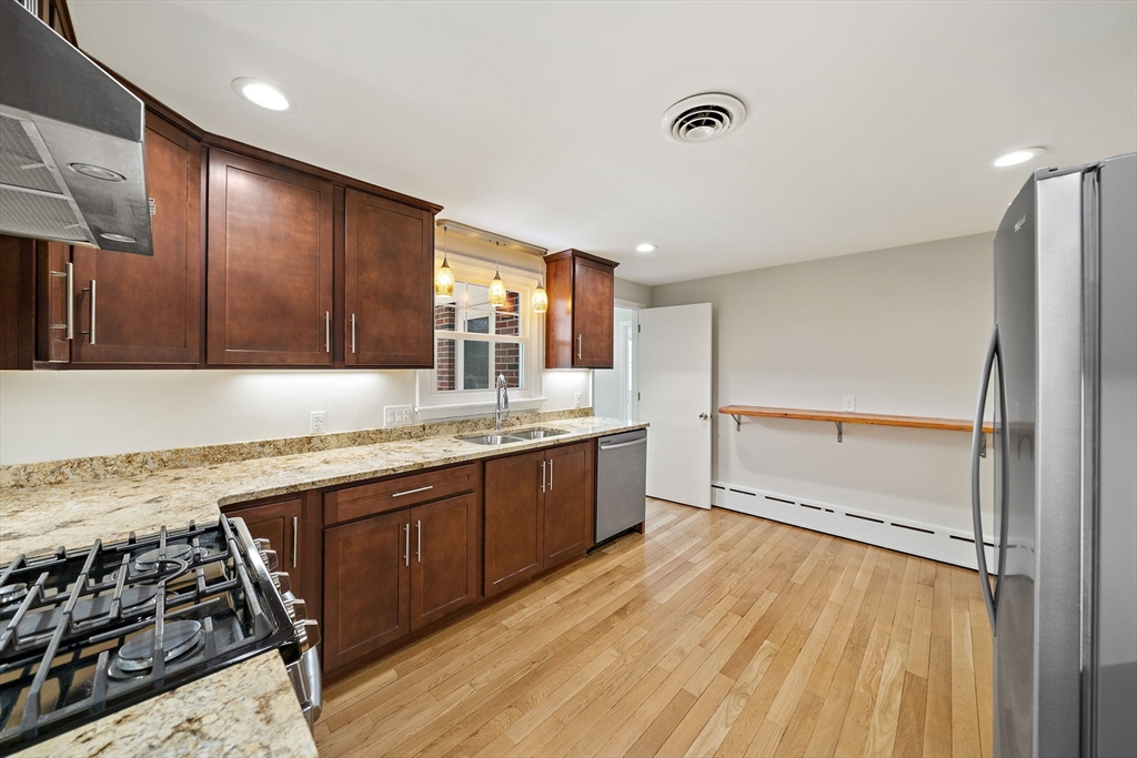 42 Norton Ave