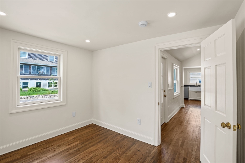 10 Mayflower Ave