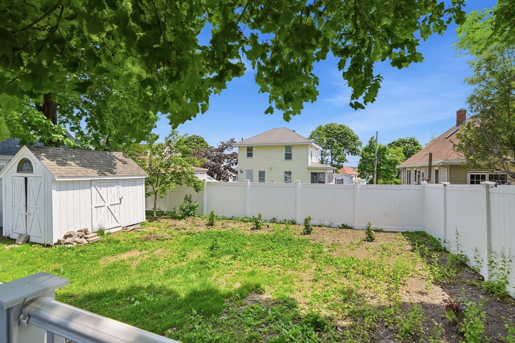 10 Mayflower Ave
