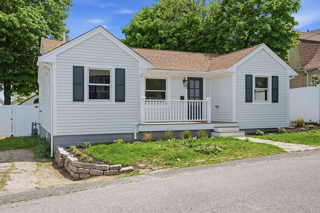 10 Mayflower Ave