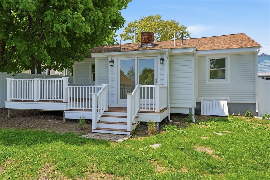 10 Mayflower Ave
