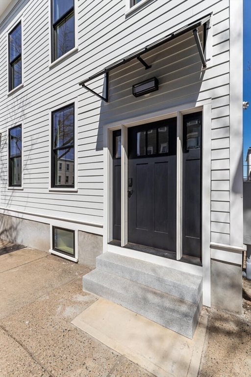 300 W 3rd St