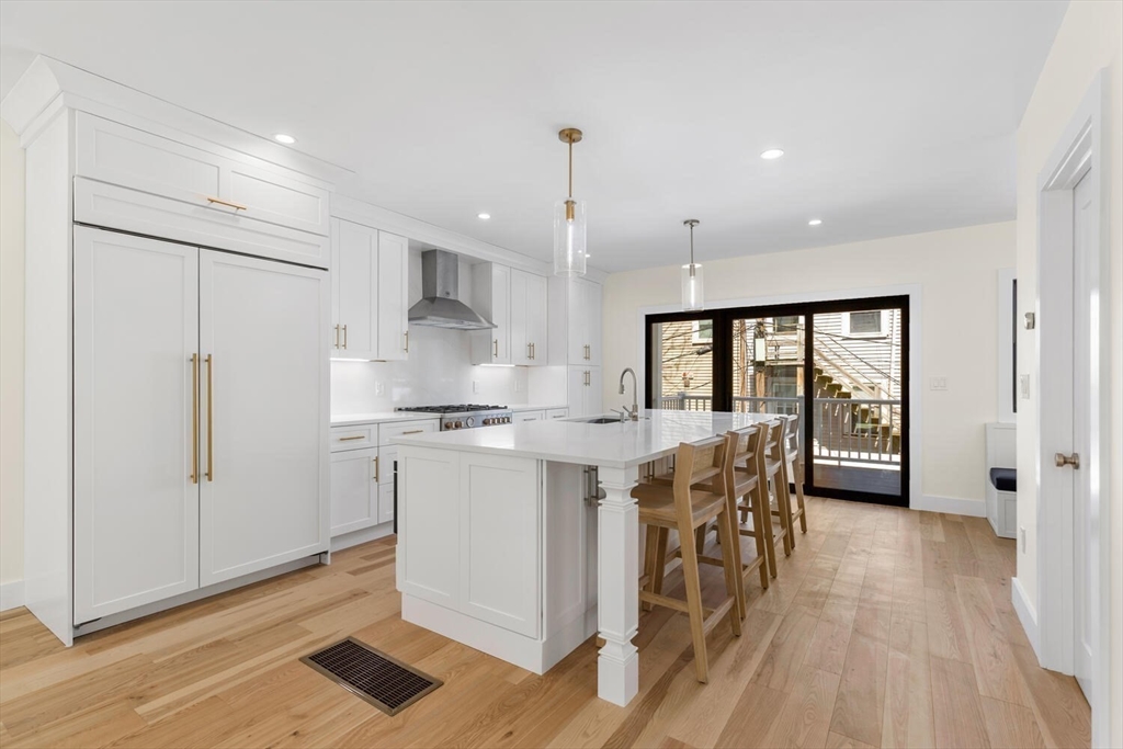 300 W 3rd St