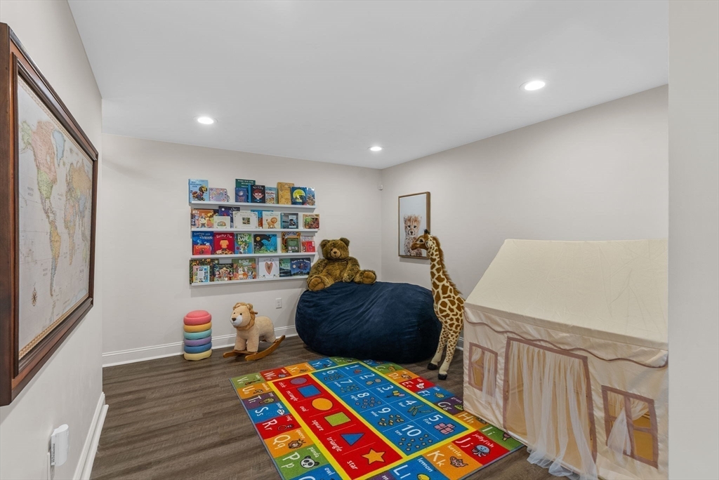 11 Lisa Ln