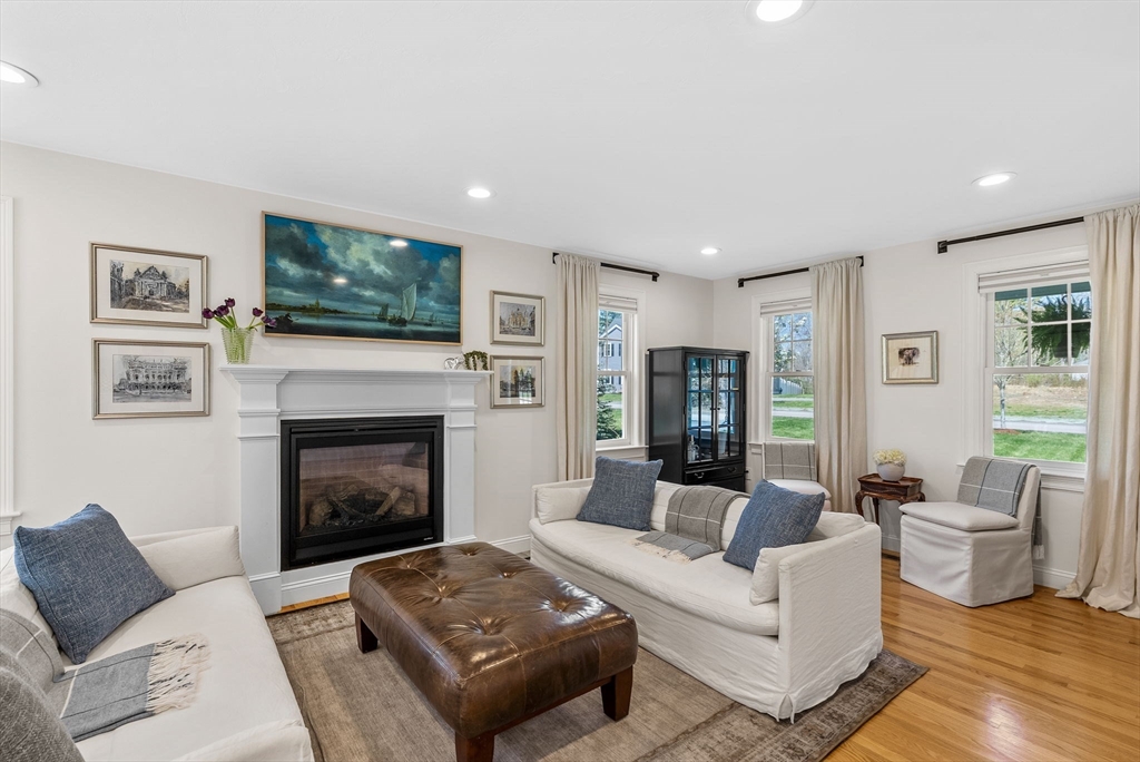 11 Lisa Ln