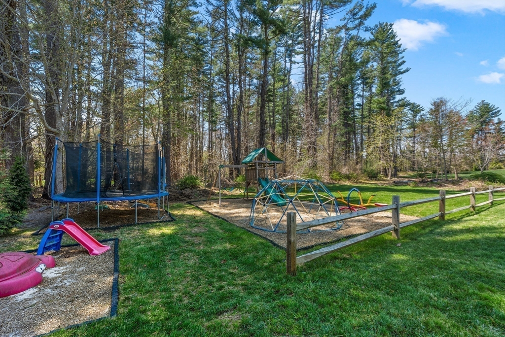 11 Lisa Ln