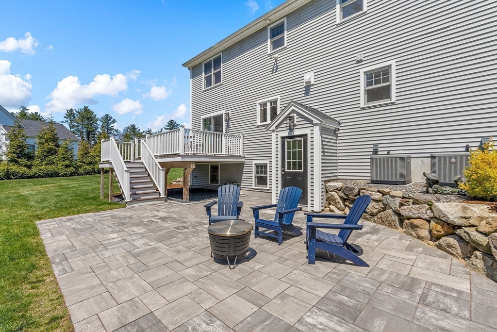 11 Lisa Ln