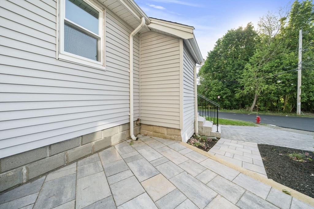 42 Plover Rd