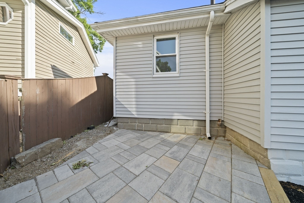 42 Plover Rd