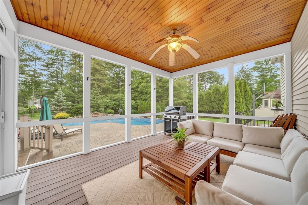 6 Little Meadow Way