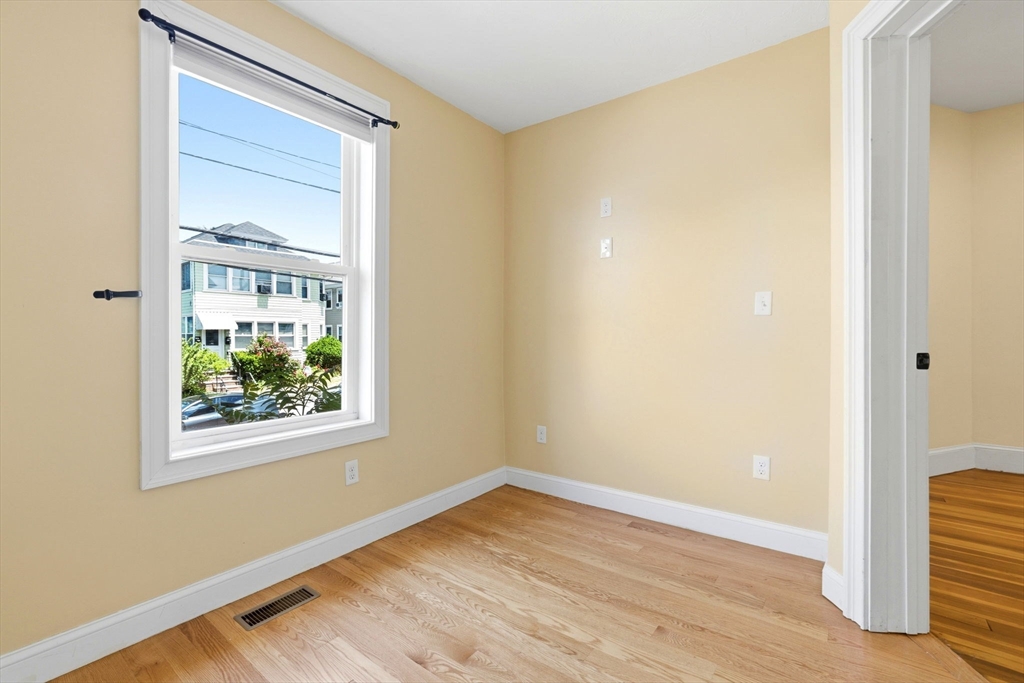 47 Metropolitan Ave # 1
