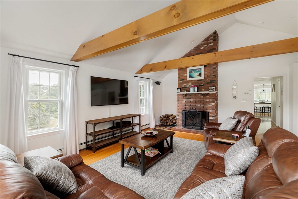 6 Tina Rd