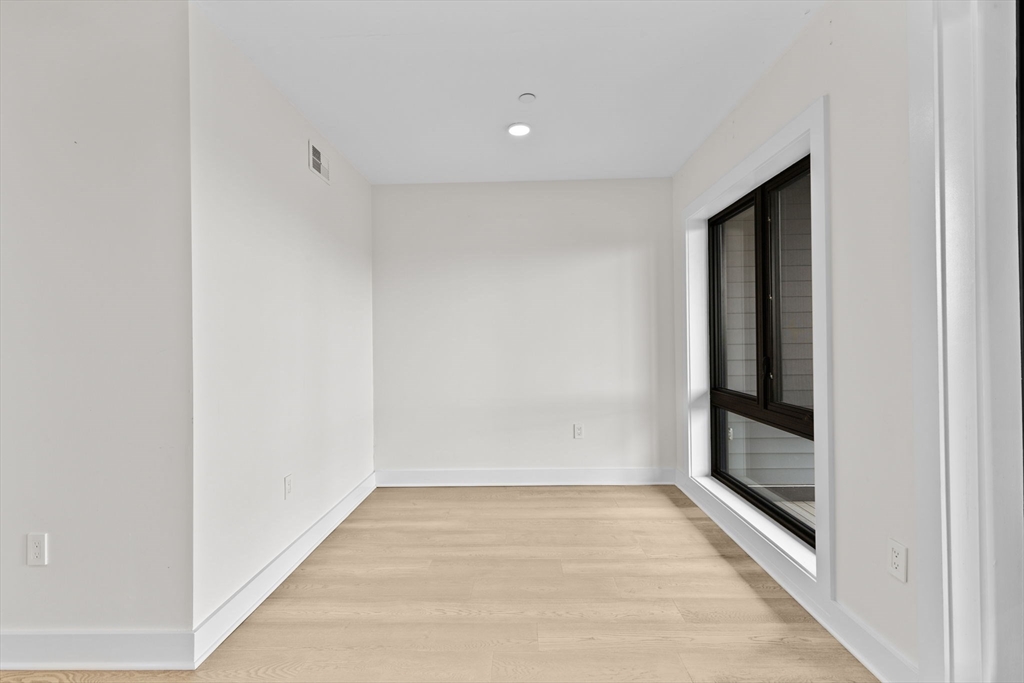 85 Willow Ct # 302