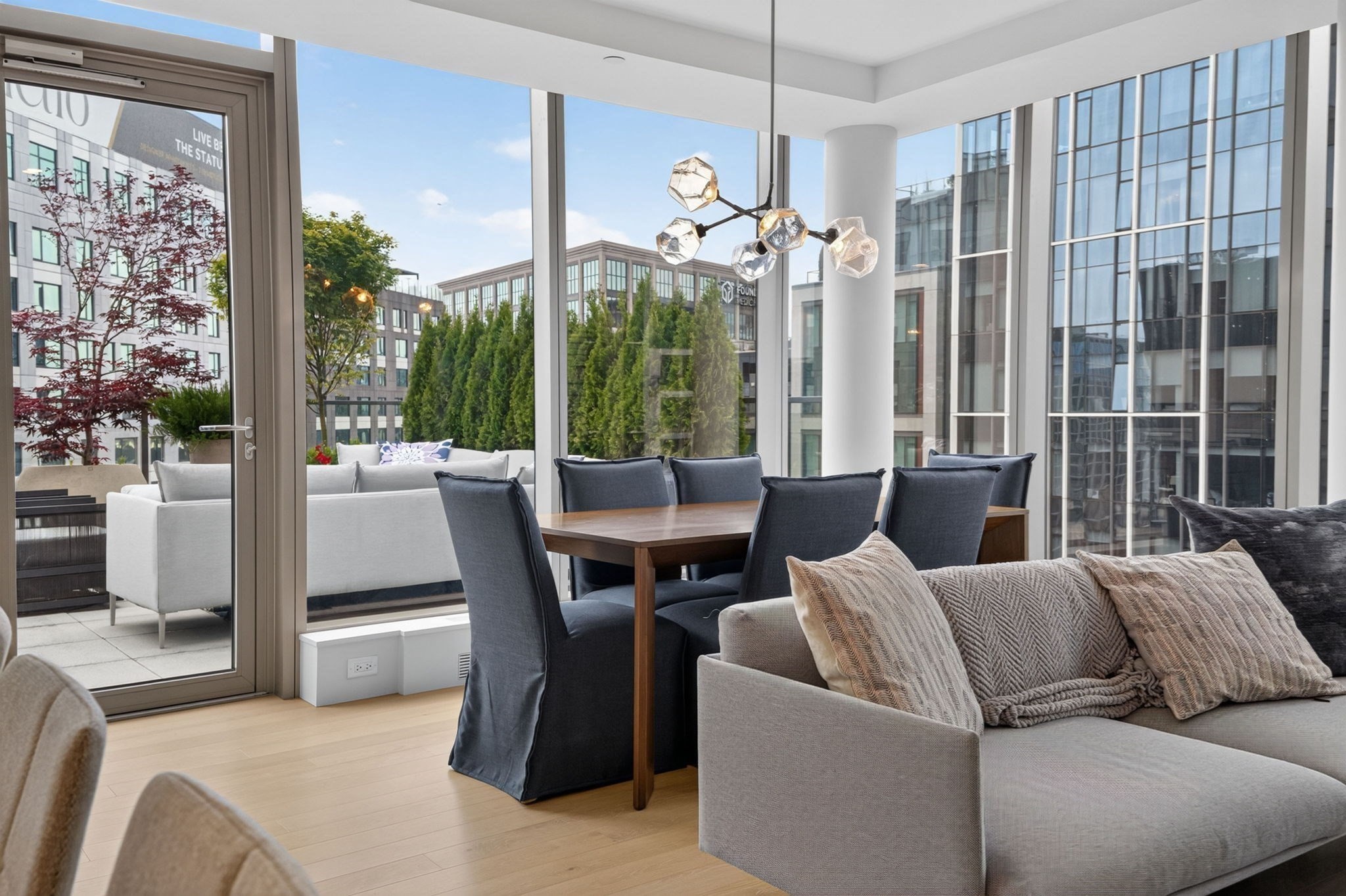 135 Seaport Blvd # 2007