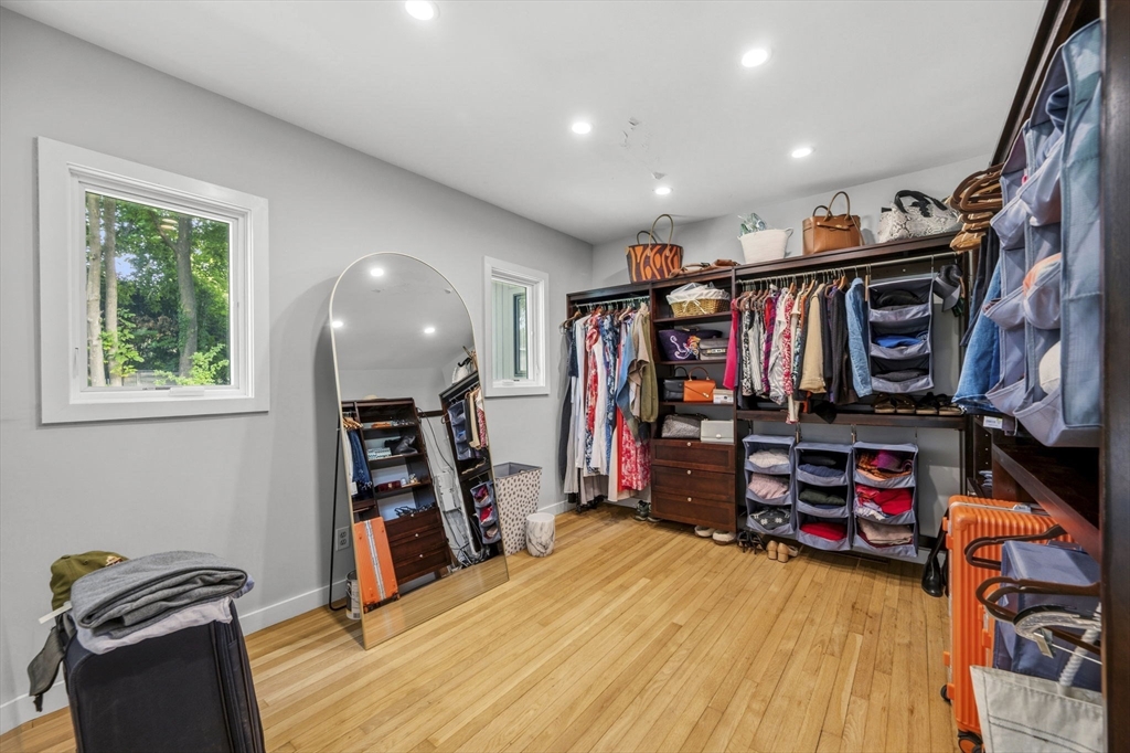 25 Virginia Ln