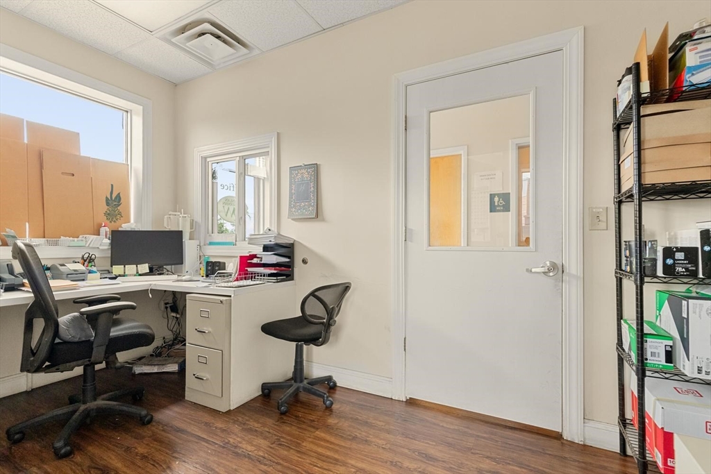 11 Commercial St # 11