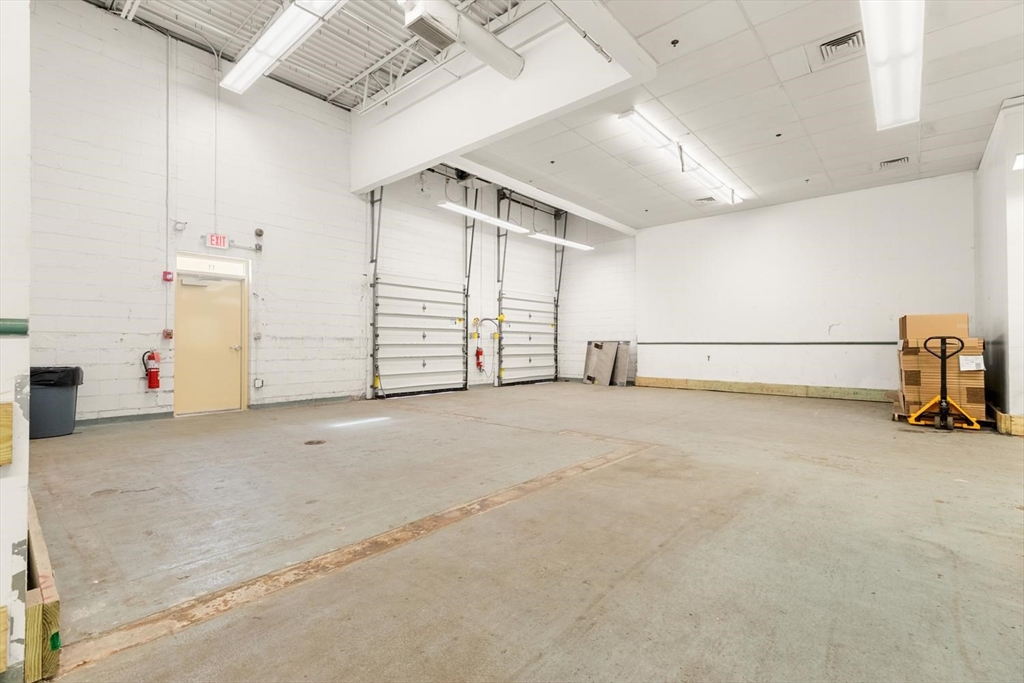 11 Commercial St # 11