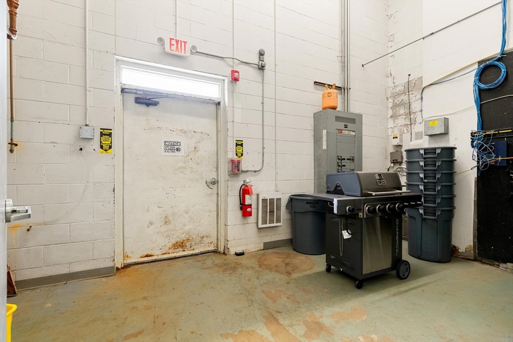 11 Commercial St # 11
