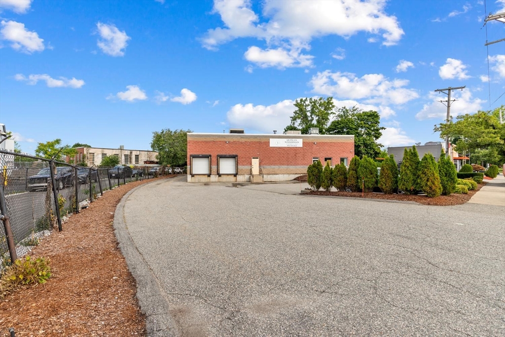 11 Commercial St # 11
