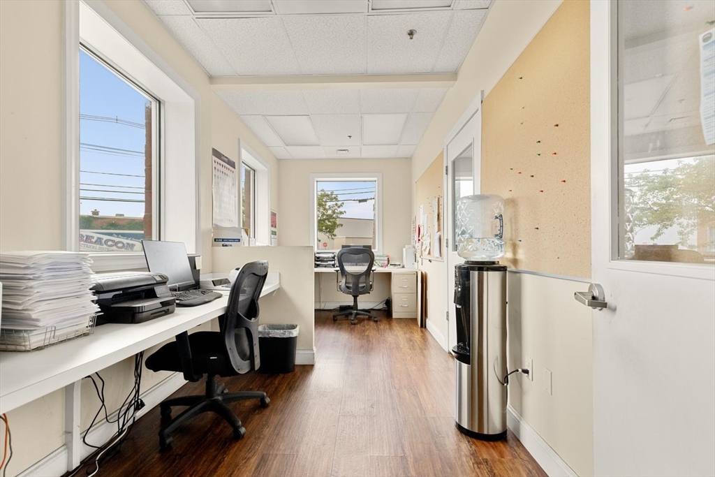 11 Commercial St # 11