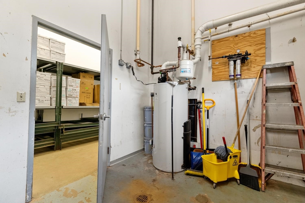 11 Commercial St # 11