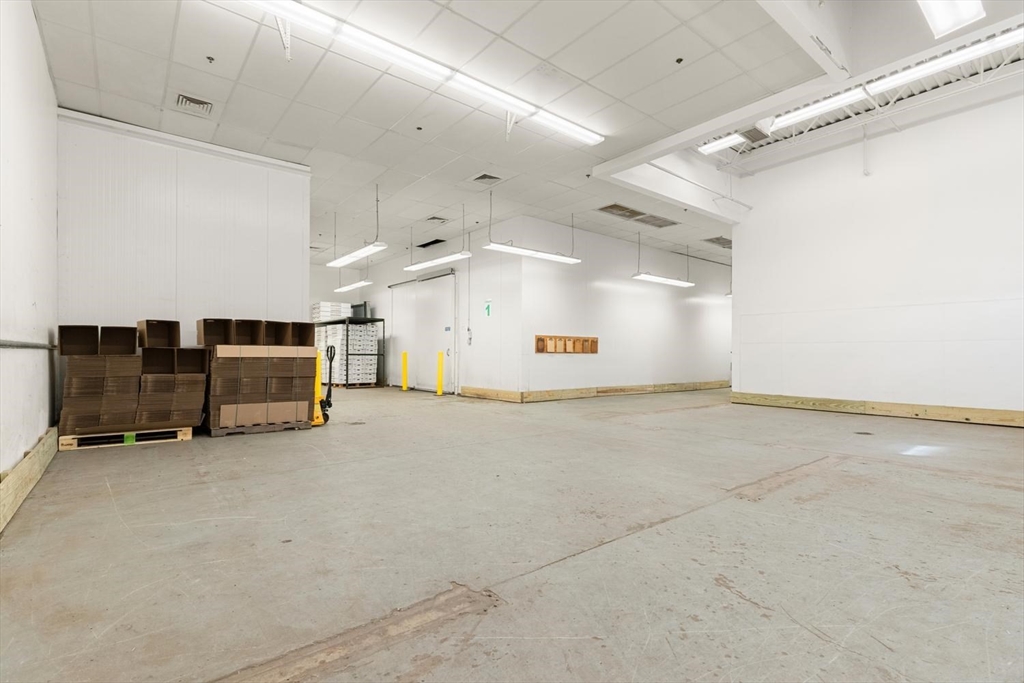 11 Commercial St # 11