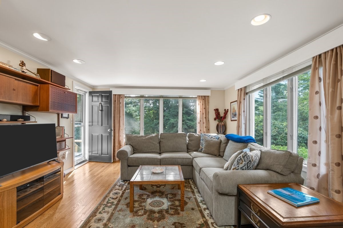 11 Cedar Lane