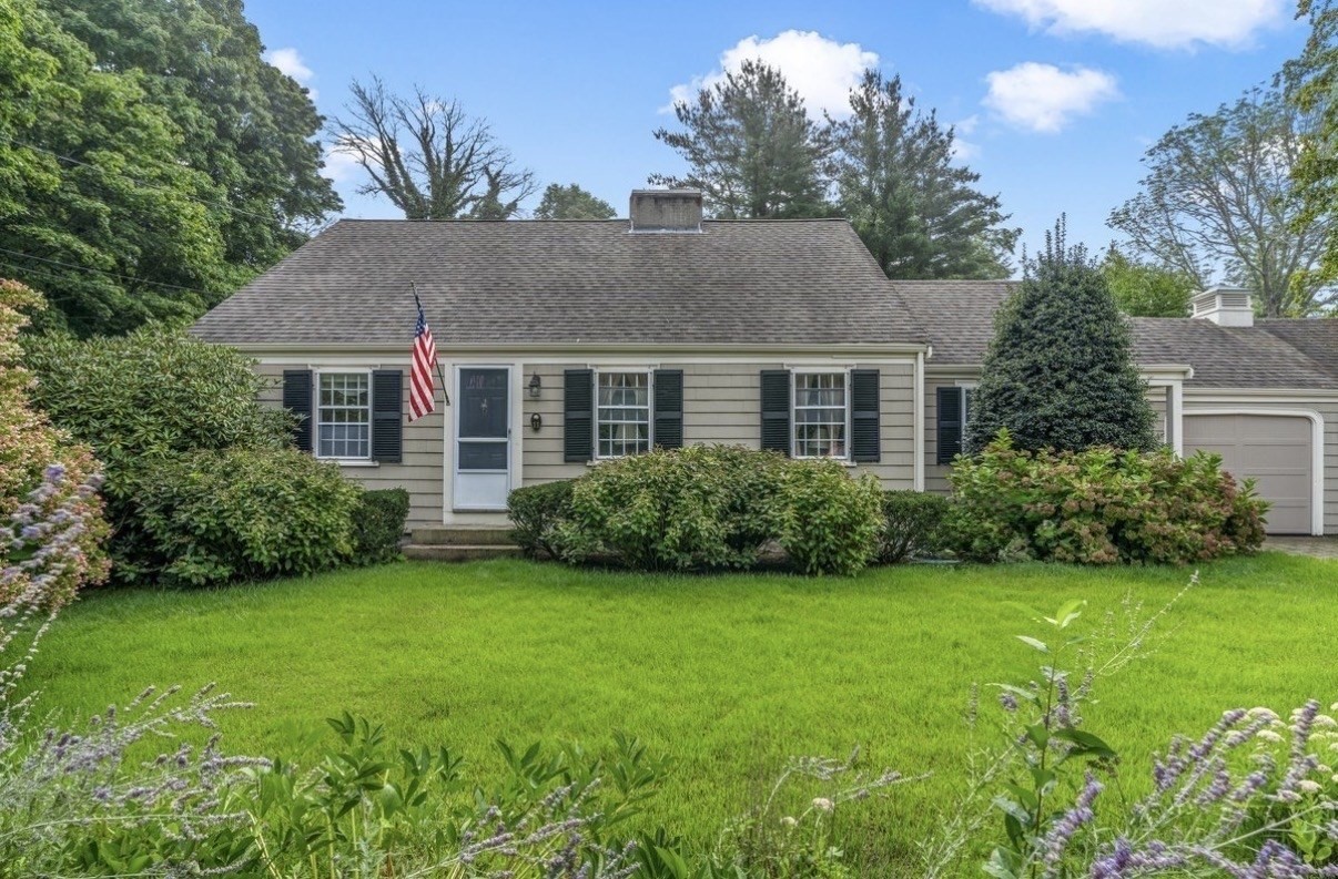 11 Cedar Lane