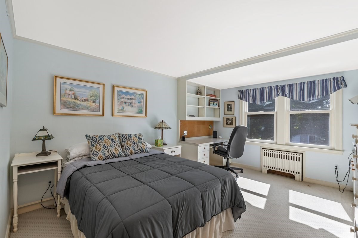 11 Cedar Lane