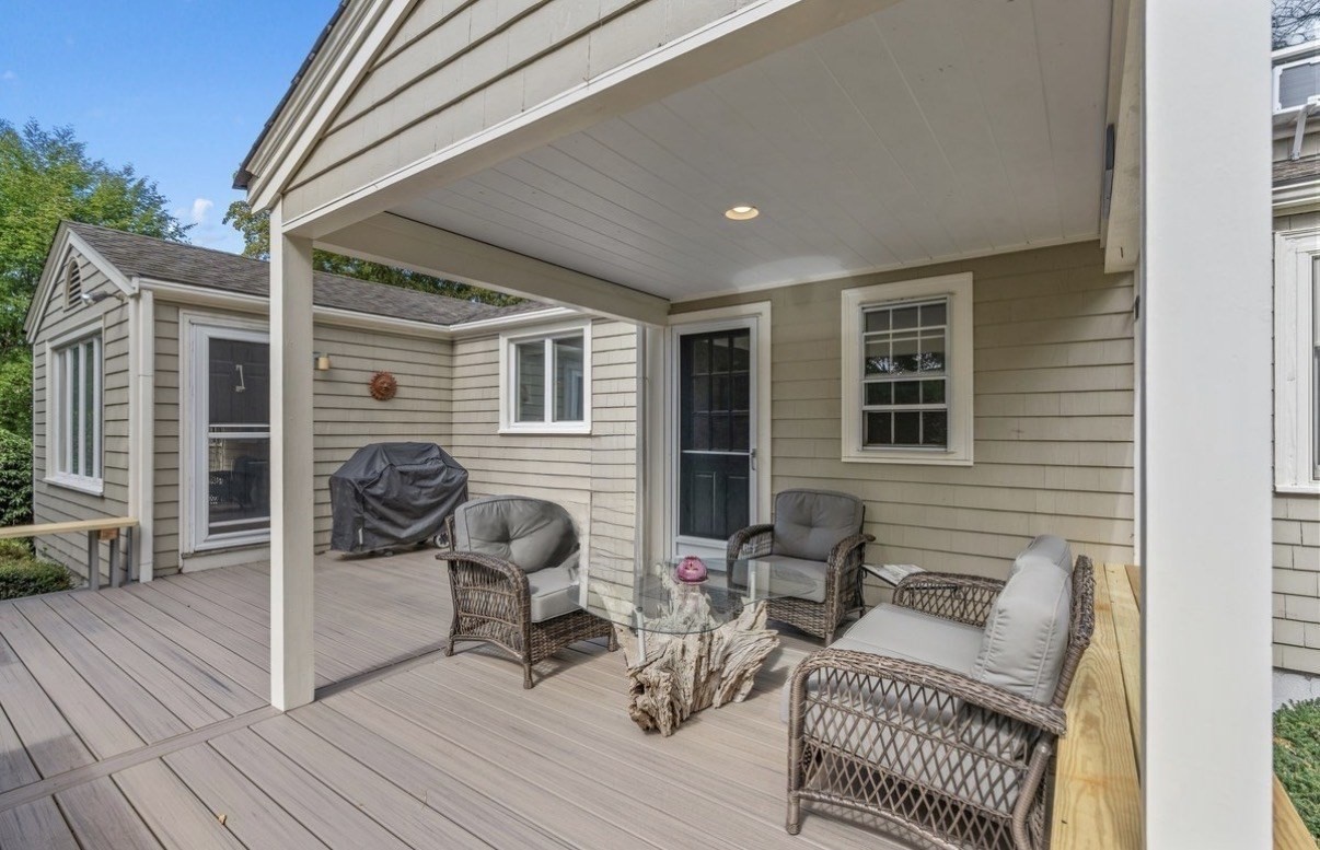 11 Cedar Lane