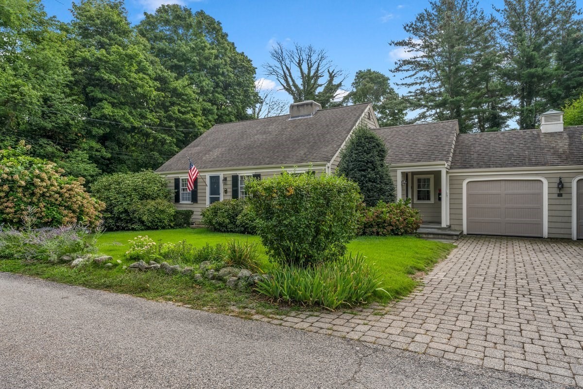 11 Cedar Lane
