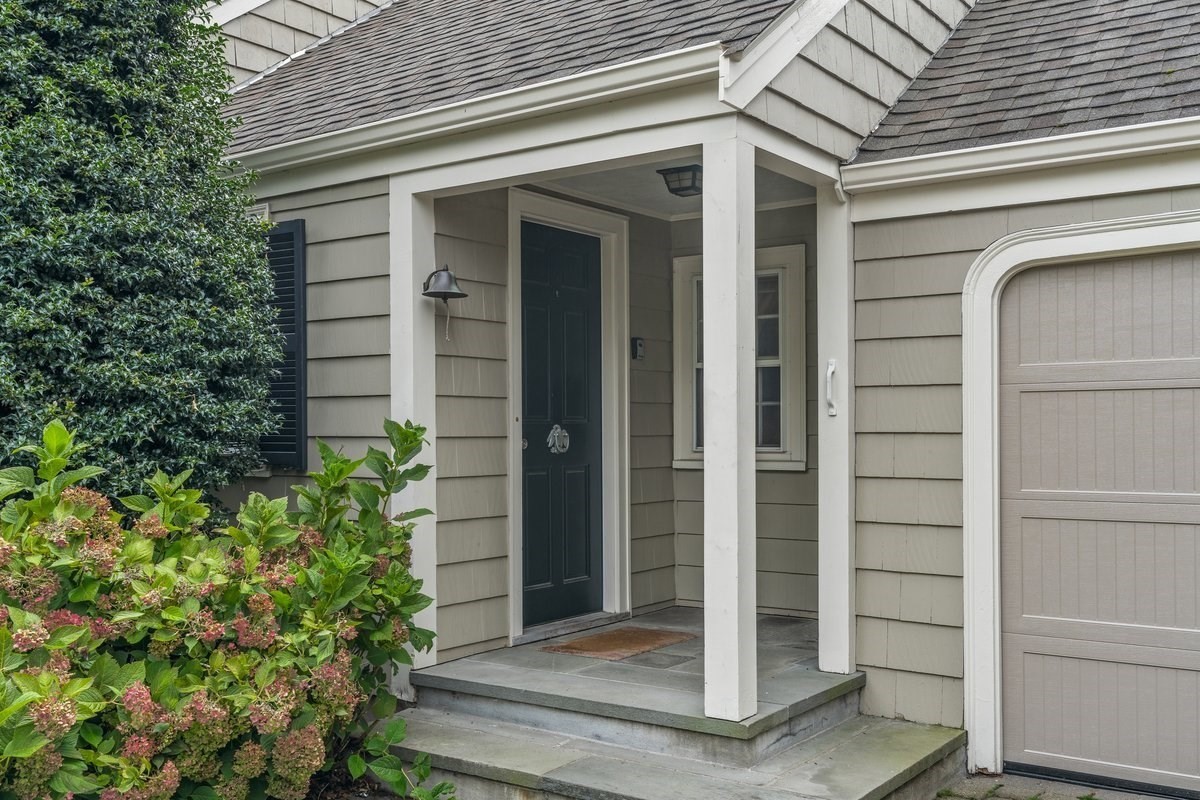 11 Cedar Lane
