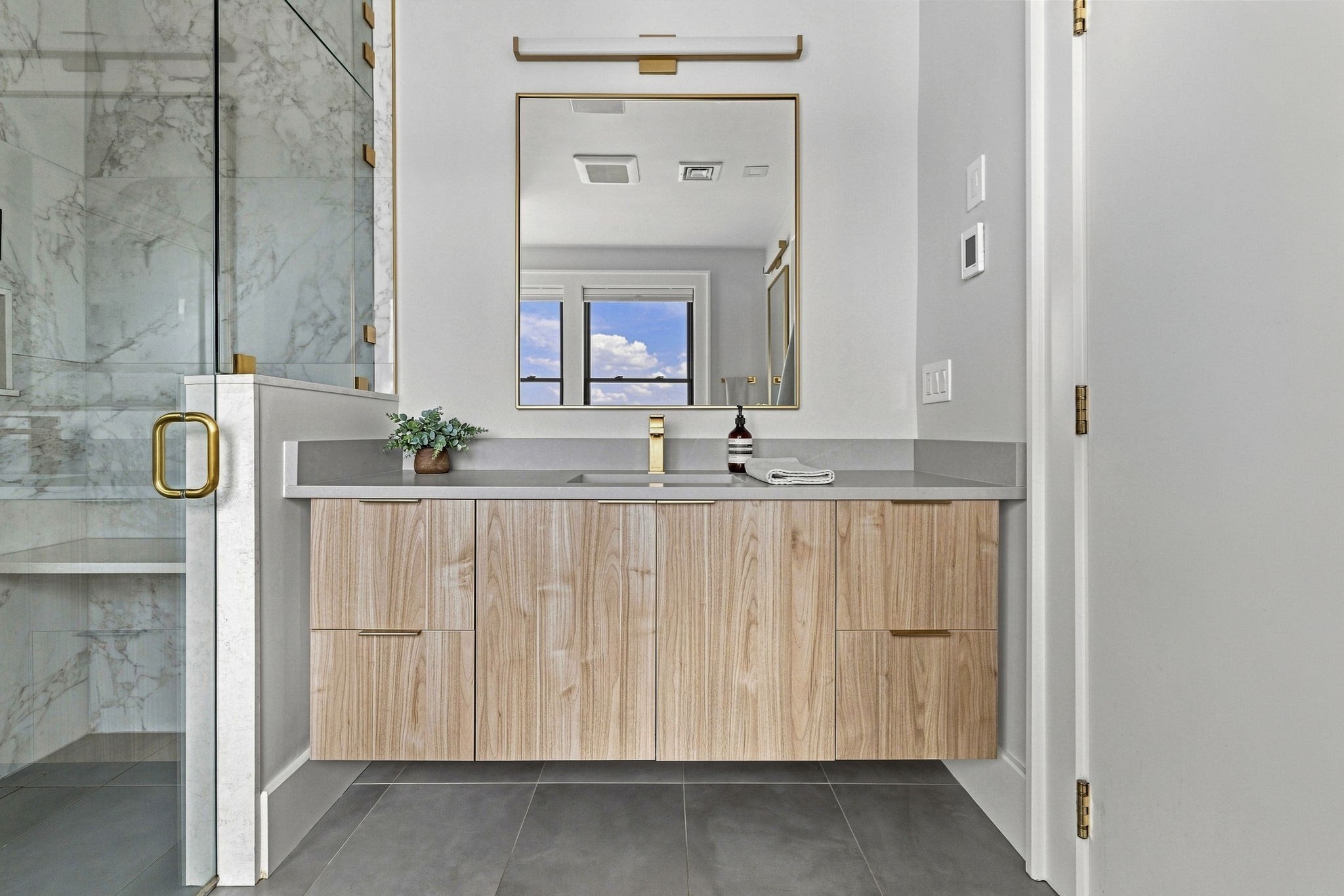 532 E. 3rd Street Unit: PH5