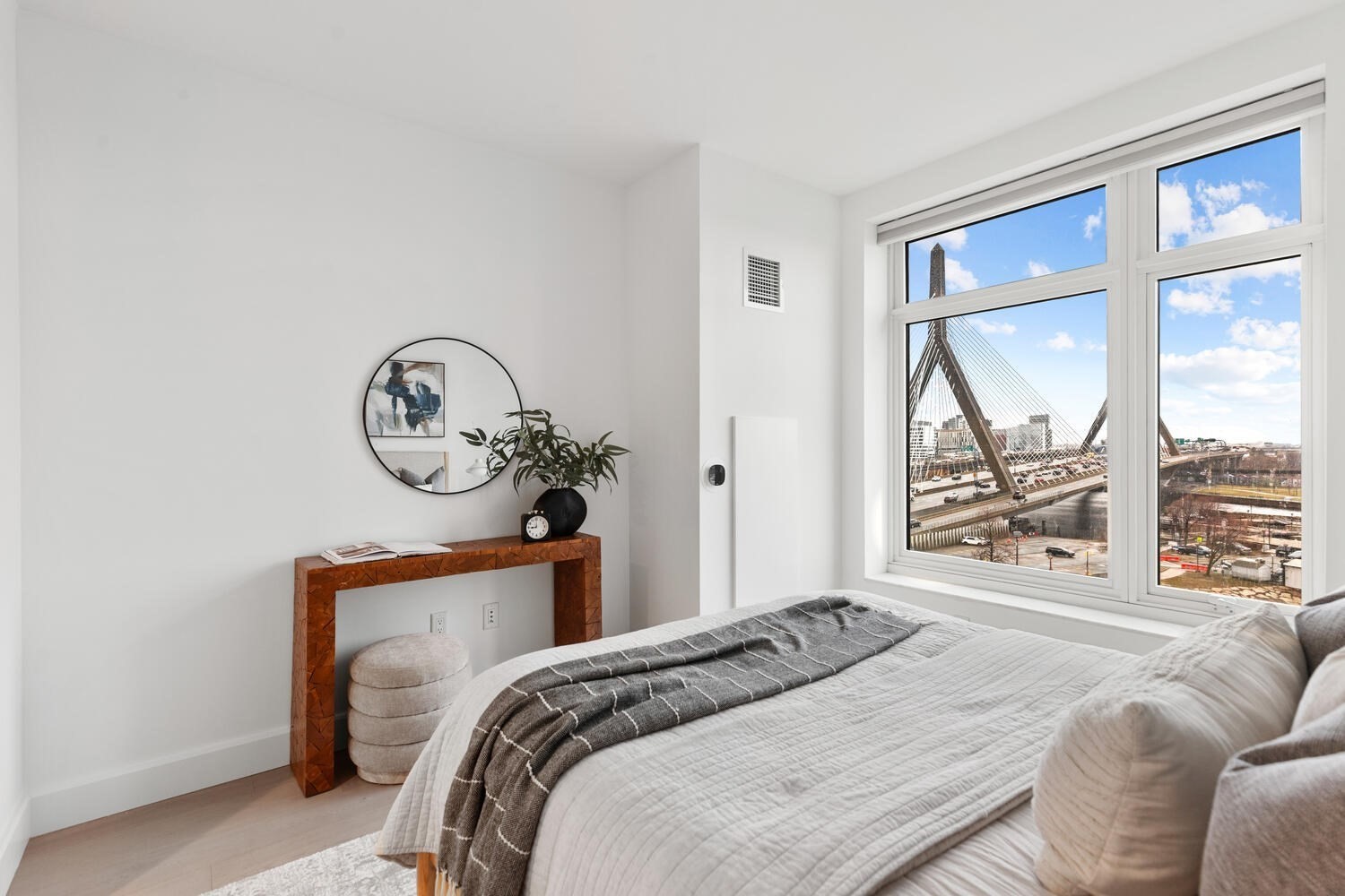 100 Lovejoy Wharf # H Unit: 8-H