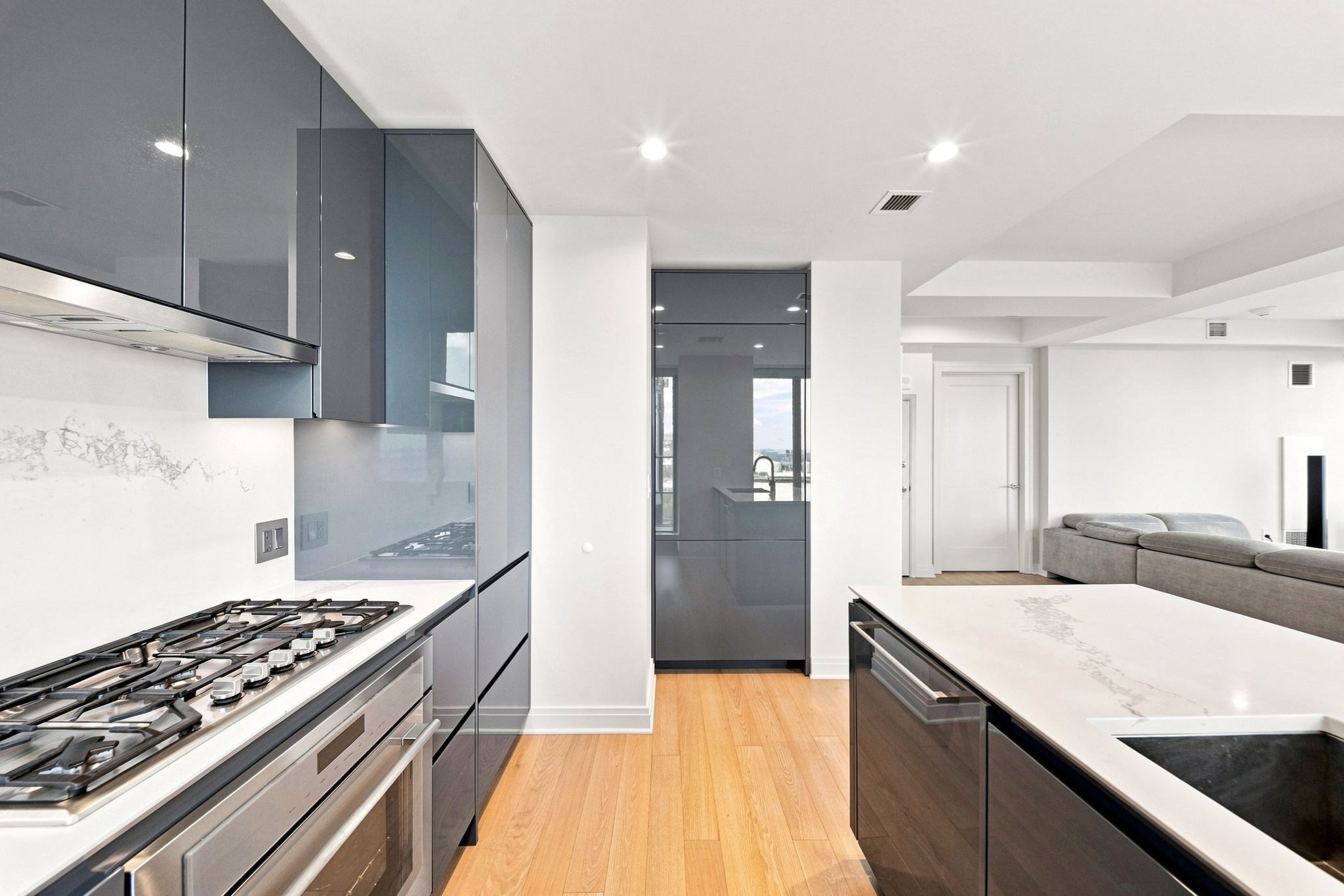133 Seaport Blvd # 1122