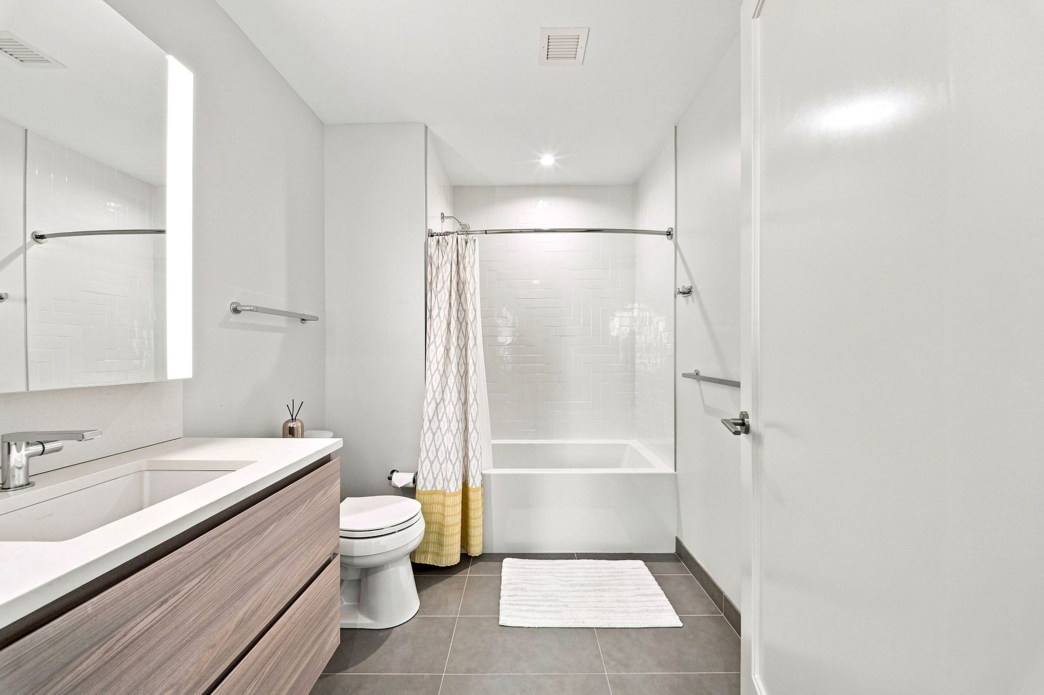 133 Seaport Blvd # 1122