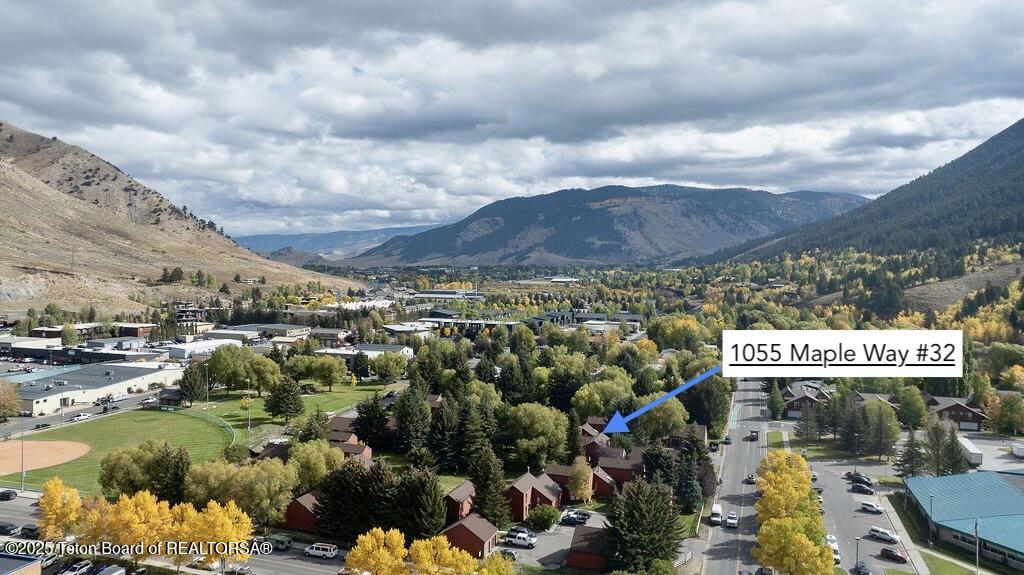 1055 MAPLE Way, 32
