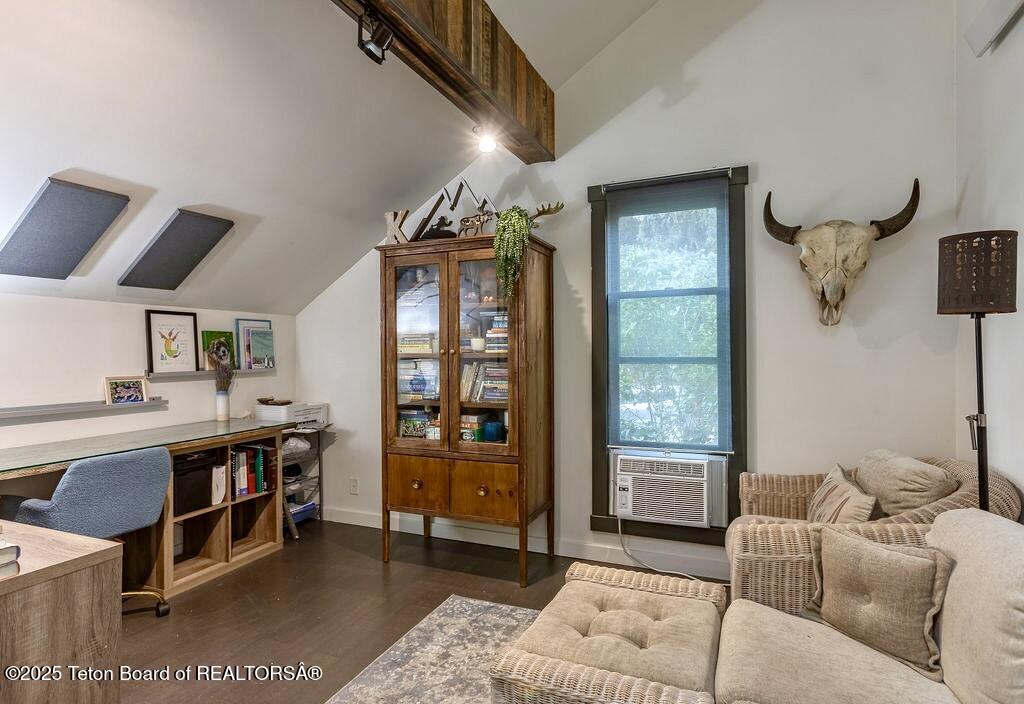 1055 MAPLE Way, 32
