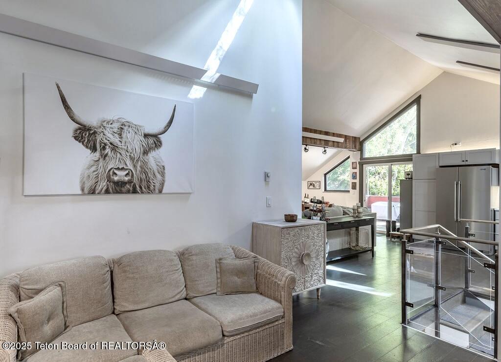 1055 MAPLE Way, 32